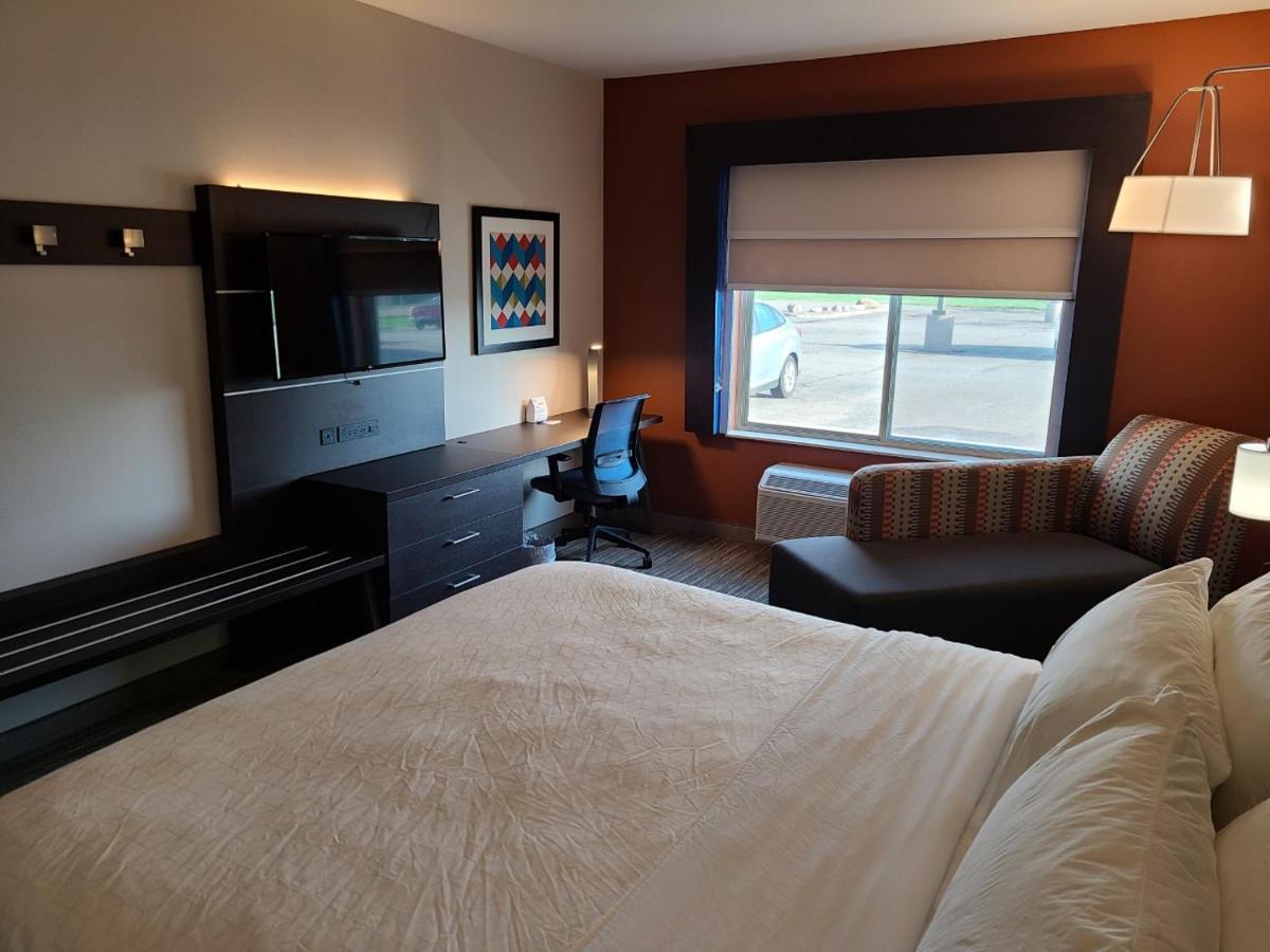 Holiday Inn Express Hotel & Suites Sheldon By Ihg Exterior foto