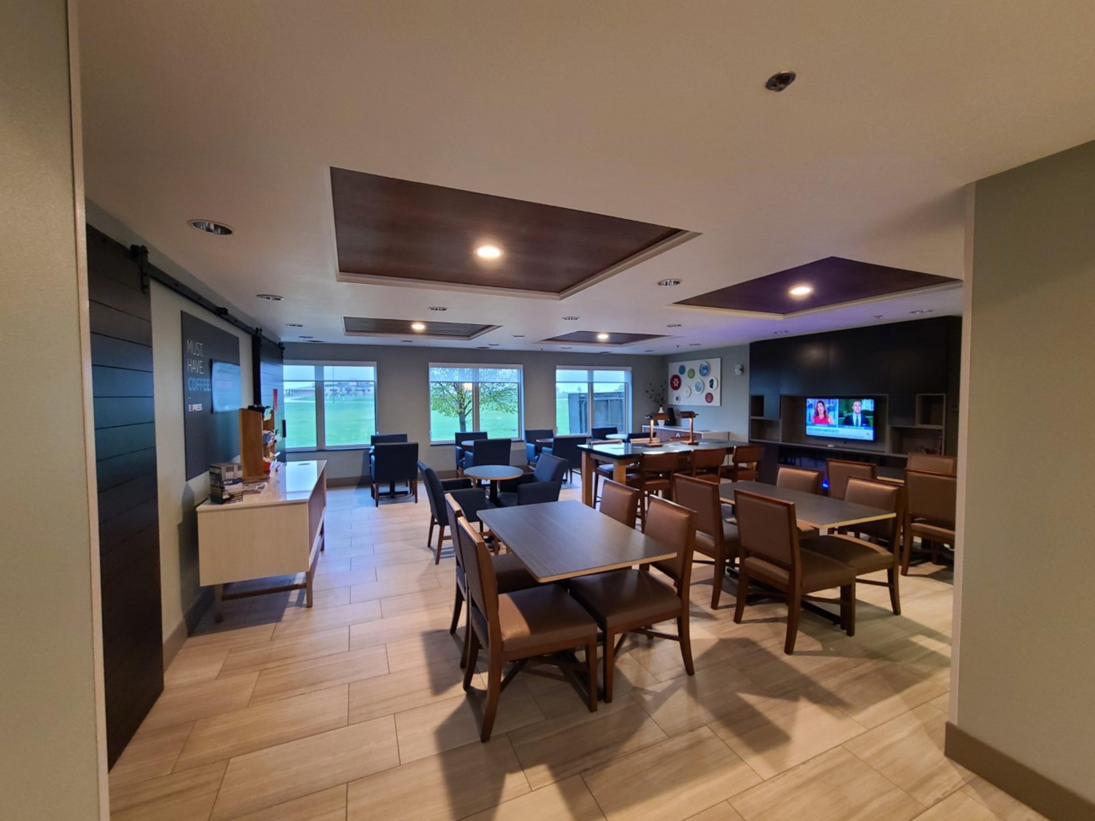 Holiday Inn Express Hotel & Suites Sheldon By Ihg Exterior foto